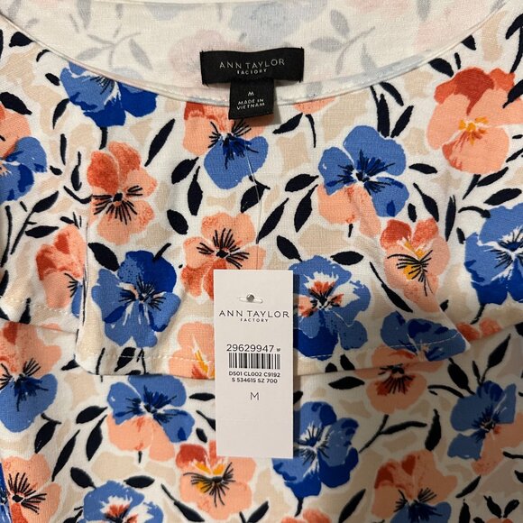 NWT Ann Taylor - Floral Blouse - Size M - Picture 5 of 8